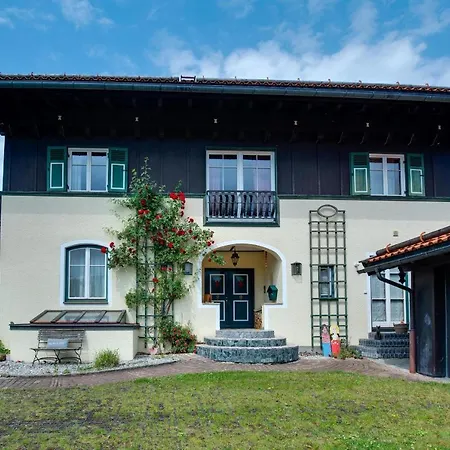 Landhaus Direkt Am See Mit Garten, Kamin & Sauna Prázdninový dům Schliersee