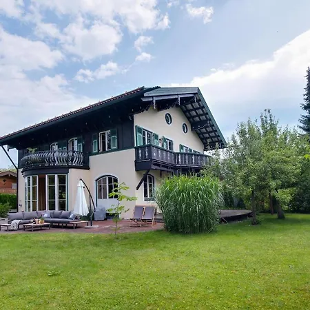 Landhaus Direkt Am See Mit Garten, Kamin & Sauna Prázdninový dům Schliersee